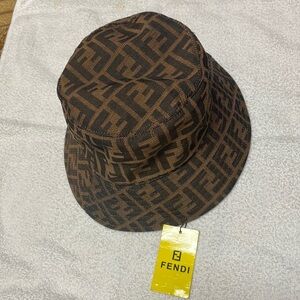 BUCKET HAT MADE IN ITALY SIZE MEDIUM